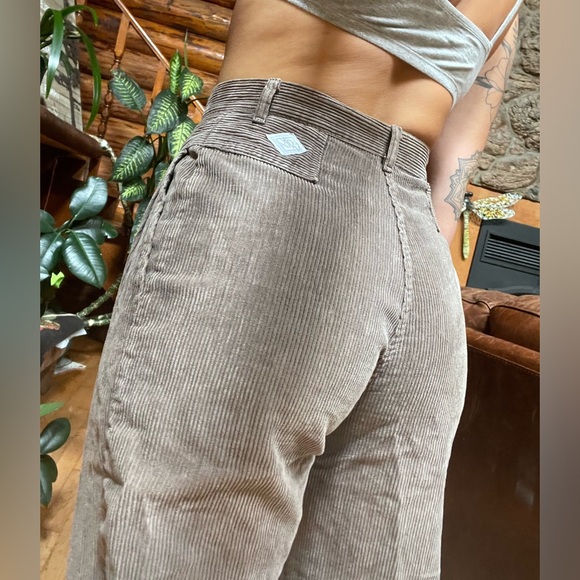 CDA Sports High Rise Pleated Corduroys - Picture 2 of 4